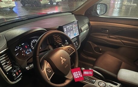 Mitsubishi Outlander III рестайлинг 3, 2014 год, 1 750 000 рублей, 10 фотография