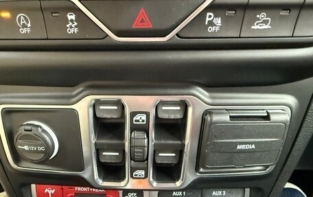 Jeep Wrangler, 2020 год, 5 500 000 рублей, 24 фотография