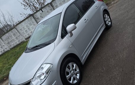 Nissan Tiida, 2010 год, 800 000 рублей, 2 фотография