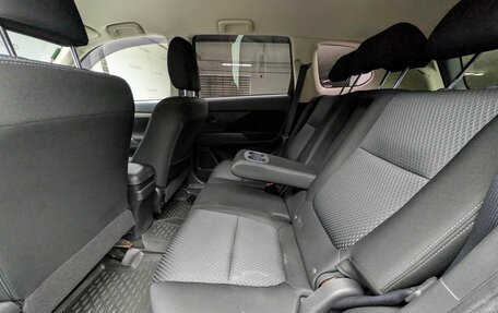 Mitsubishi Outlander III рестайлинг 3, 2018 год, 1 535 000 рублей, 10 фотография