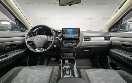 Mitsubishi Outlander III рестайлинг 3, 2018 год, 1 535 000 рублей, 14 фотография