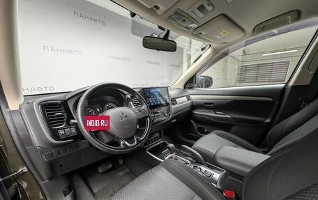 Mitsubishi Outlander III рестайлинг 3, 2018 год, 1 535 000 рублей, 9 фотография