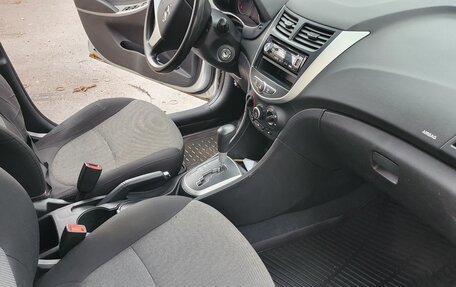 Hyundai Solaris II рестайлинг, 2013 год, 520 000 рублей, 16 фотография