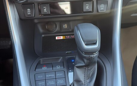 Toyota RAV4, 2025 год, 3 930 000 рублей, 14 фотография