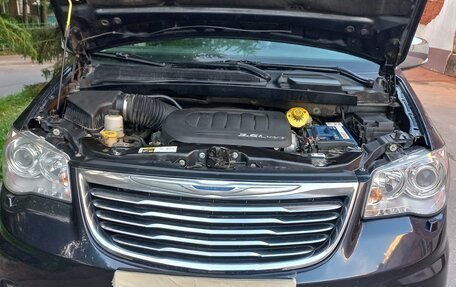 Chrysler Voyager IV, 2014 год, 2 100 000 рублей, 10 фотография