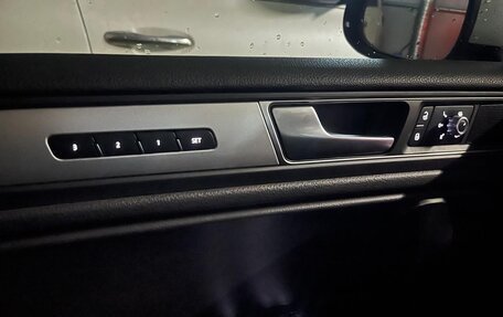 Volkswagen Touareg III, 2016 год, 2 390 000 рублей, 8 фотография