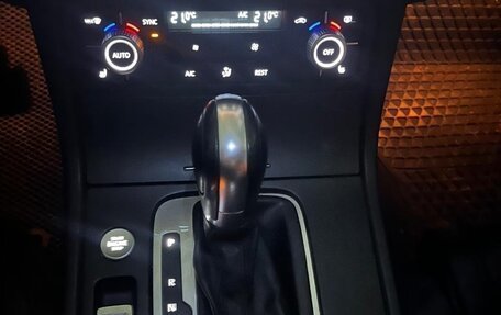 Volkswagen Touareg III, 2016 год, 2 390 000 рублей, 10 фотография