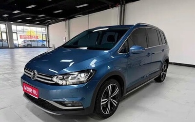 Volkswagen Touran III, 2021 год, 2 330 000 рублей, 1 фотография