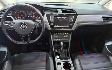 Volkswagen Touran III, 2021 год, 2 330 000 рублей, 13 фотография