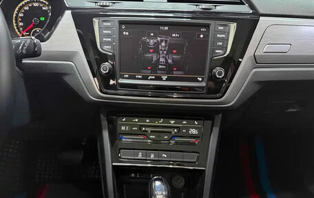 Volkswagen Touran III, 2021 год, 2 330 000 рублей, 16 фотография