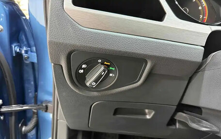 Volkswagen Touran III, 2021 год, 2 330 000 рублей, 17 фотография