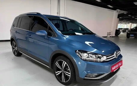 Volkswagen Touran III, 2021 год, 2 330 000 рублей, 5 фотография