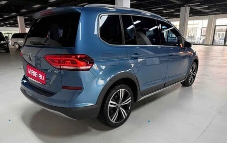 Volkswagen Touran III, 2021 год, 2 330 000 рублей, 6 фотография