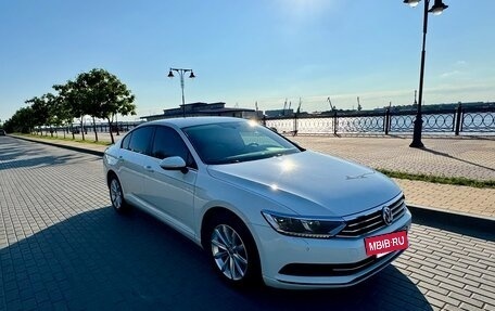 Volkswagen Passat B8 рестайлинг, 2015 год, 1 780 000 рублей, 2 фотография