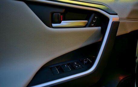 Toyota RAV4, 2019 год, 3 700 000 рублей, 15 фотография