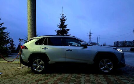Toyota RAV4, 2019 год, 3 700 000 рублей, 5 фотография