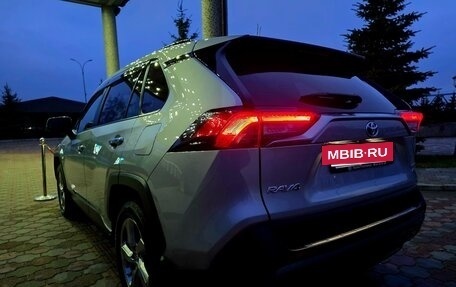 Toyota RAV4, 2019 год, 3 700 000 рублей, 10 фотография