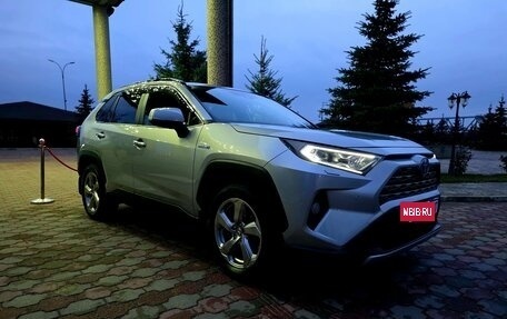 Toyota RAV4, 2019 год, 3 700 000 рублей, 3 фотография