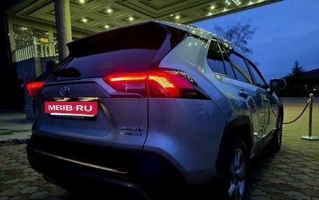 Toyota RAV4, 2019 год, 3 700 000 рублей, 9 фотография