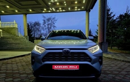 Toyota RAV4, 2019 год, 3 700 000 рублей, 2 фотография
