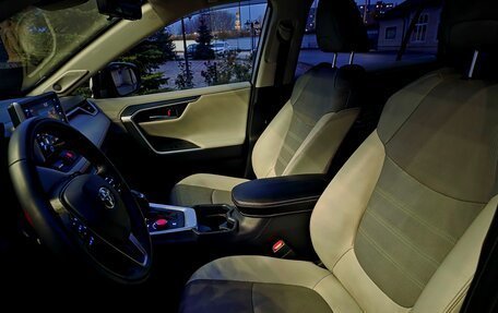 Toyota RAV4, 2019 год, 3 700 000 рублей, 19 фотография