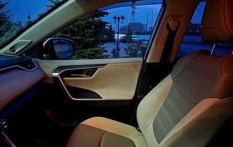 Toyota RAV4, 2019 год, 3 700 000 рублей, 16 фотография