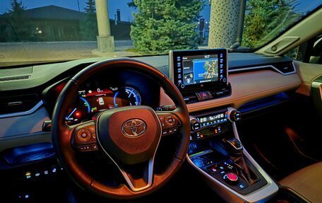 Toyota RAV4, 2019 год, 3 700 000 рублей, 18 фотография