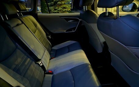 Toyota RAV4, 2019 год, 3 700 000 рублей, 22 фотография