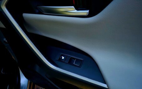 Toyota RAV4, 2019 год, 3 700 000 рублей, 23 фотография