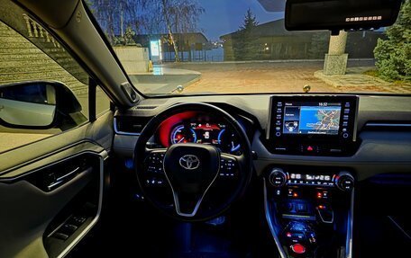 Toyota RAV4, 2019 год, 3 700 000 рублей, 26 фотография