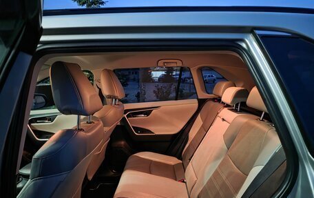 Toyota RAV4, 2019 год, 3 700 000 рублей, 31 фотография
