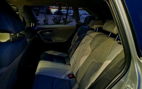 Toyota RAV4, 2019 год, 3 700 000 рублей, 27 фотография