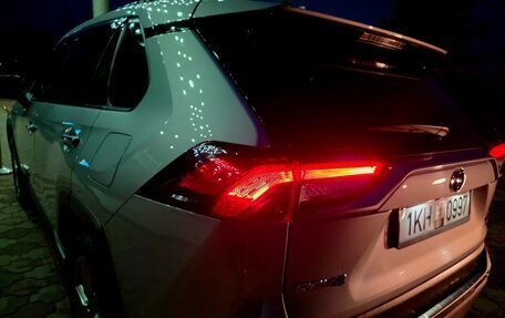 Toyota RAV4, 2019 год, 3 700 000 рублей, 33 фотография