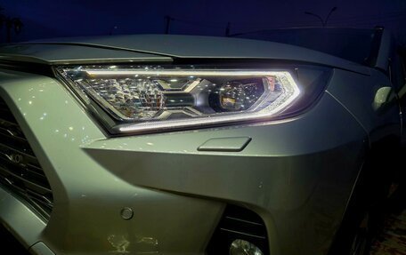 Toyota RAV4, 2019 год, 3 700 000 рублей, 32 фотография