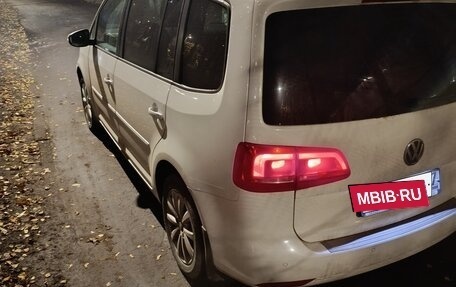 Volkswagen Touran III, 2012 год, 880 000 рублей, 6 фотография