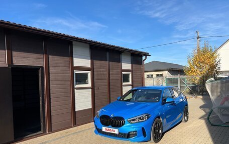 BMW 1 серия, 2021 год, 2 800 000 рублей, 19 фотография