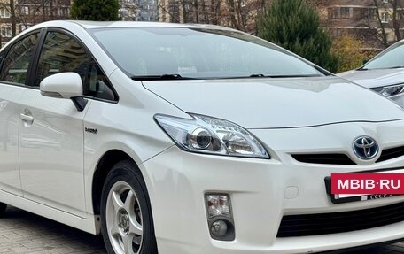 Toyota Prius, 2011 год, 1 099 000 рублей, 2 фотография