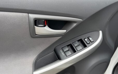 Toyota Prius, 2011 год, 1 099 000 рублей, 14 фотография