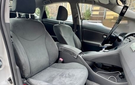 Toyota Prius, 2011 год, 1 099 000 рублей, 16 фотография