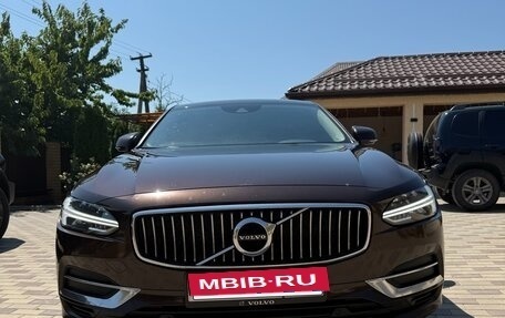 Volvo S90 II рестайлинг, 2019 год, 2 800 000 рублей, 2 фотография