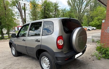 Chevrolet Niva I рестайлинг, 2017 год, 715 000 рублей, 4 фотография