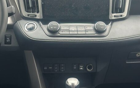 Toyota RAV4, 2019 год, 2 395 000 рублей, 11 фотография