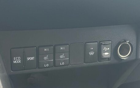 Toyota RAV4, 2019 год, 2 395 000 рублей, 14 фотография