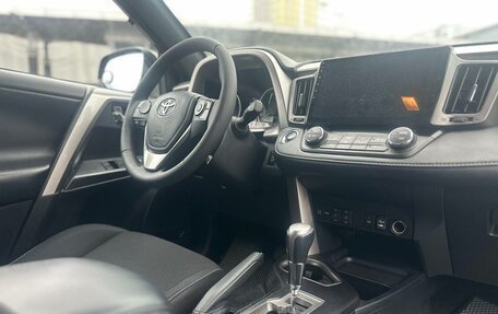 Toyota RAV4, 2019 год, 2 395 000 рублей, 9 фотография