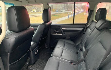 Mitsubishi Pajero IV, 2013 год, 2 700 000 рублей, 18 фотография