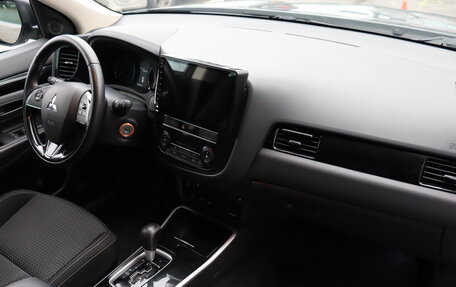 Mitsubishi Outlander III рестайлинг 3, 2018 год, 2 150 000 рублей, 13 фотография