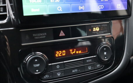 Mitsubishi Outlander III рестайлинг 3, 2018 год, 2 150 000 рублей, 15 фотография