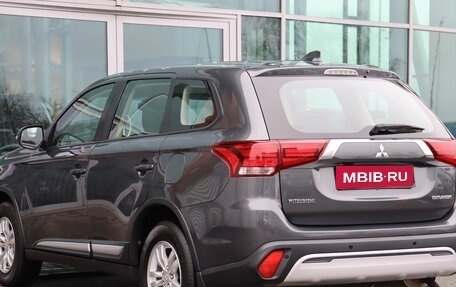 Mitsubishi Outlander III рестайлинг 3, 2018 год, 2 150 000 рублей, 8 фотография