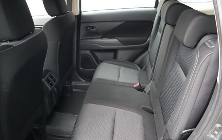 Mitsubishi Outlander III рестайлинг 3, 2018 год, 2 150 000 рублей, 22 фотография