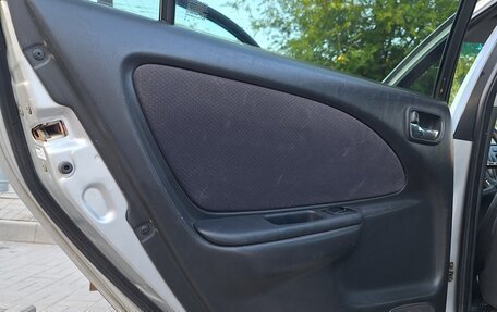 Toyota Avensis III рестайлинг, 2000 год, 450 000 рублей, 4 фотография